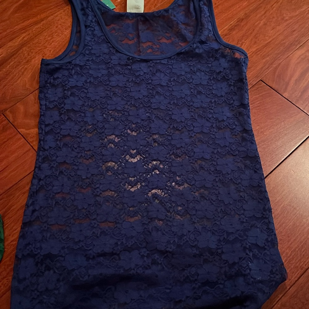 🆕  Lace Tanks.